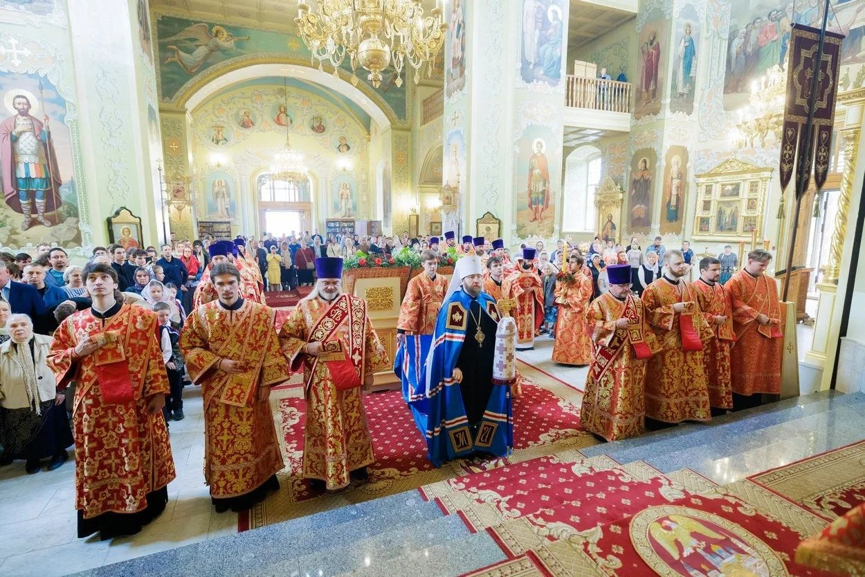 В ДЕНЬ ПРАЗДНОВАНИЯ СОБОРА САРАТОВСКИХ СВЯТЫХ В ПОКРОВСКОМ СОБОРЕ Г. САРАТОВА СОВЕРШЕНО АРХИЕРЕЙСКОЕ БОГОСЛУЖЕНИЕ. Георгиевское благочиние