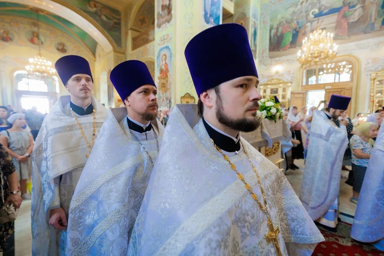 МИТРОПОЛИТ ИГНАТИЙ И МИТРОПОЛИТ ВЛАДИМИР СОВЕРШИЛИ БОЖЕСТВЕННУЮ ЛИТУРГИЮ В ПОКРОВСКОМ СОБОРЕ Г. САРАТОВА. Георгиевское благочиние