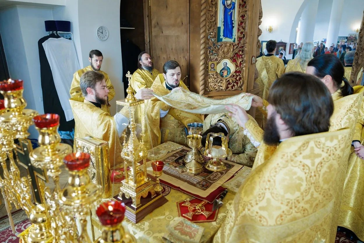 Митрополит Игнатий совершил Божественную литургию в храме новомучеников и исповедников Саратовских. Георгиевское благочиние