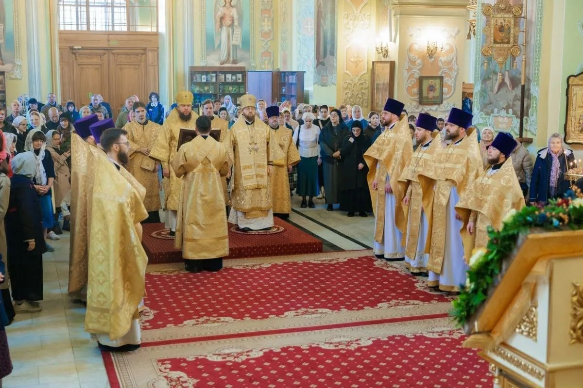 Архиерейское богослужение в Покровском соборе. Георгиевское благочиние