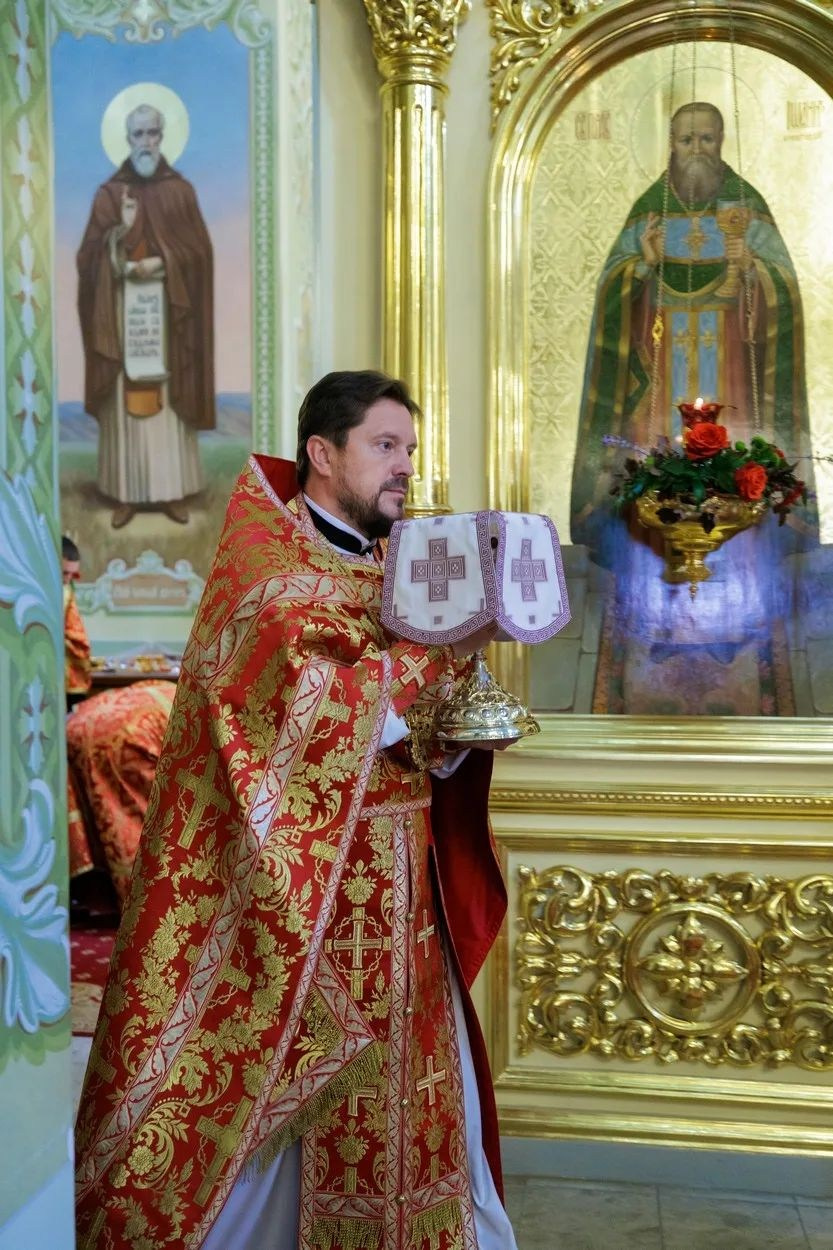 В ДЕНЬ ПРАЗДНОВАНИЯ СОБОРА САРАТОВСКИХ СВЯТЫХ В ПОКРОВСКОМ СОБОРЕ Г. САРАТОВА СОВЕРШЕНО АРХИЕРЕЙСКОЕ БОГОСЛУЖЕНИЕ. Георгиевское благочиние