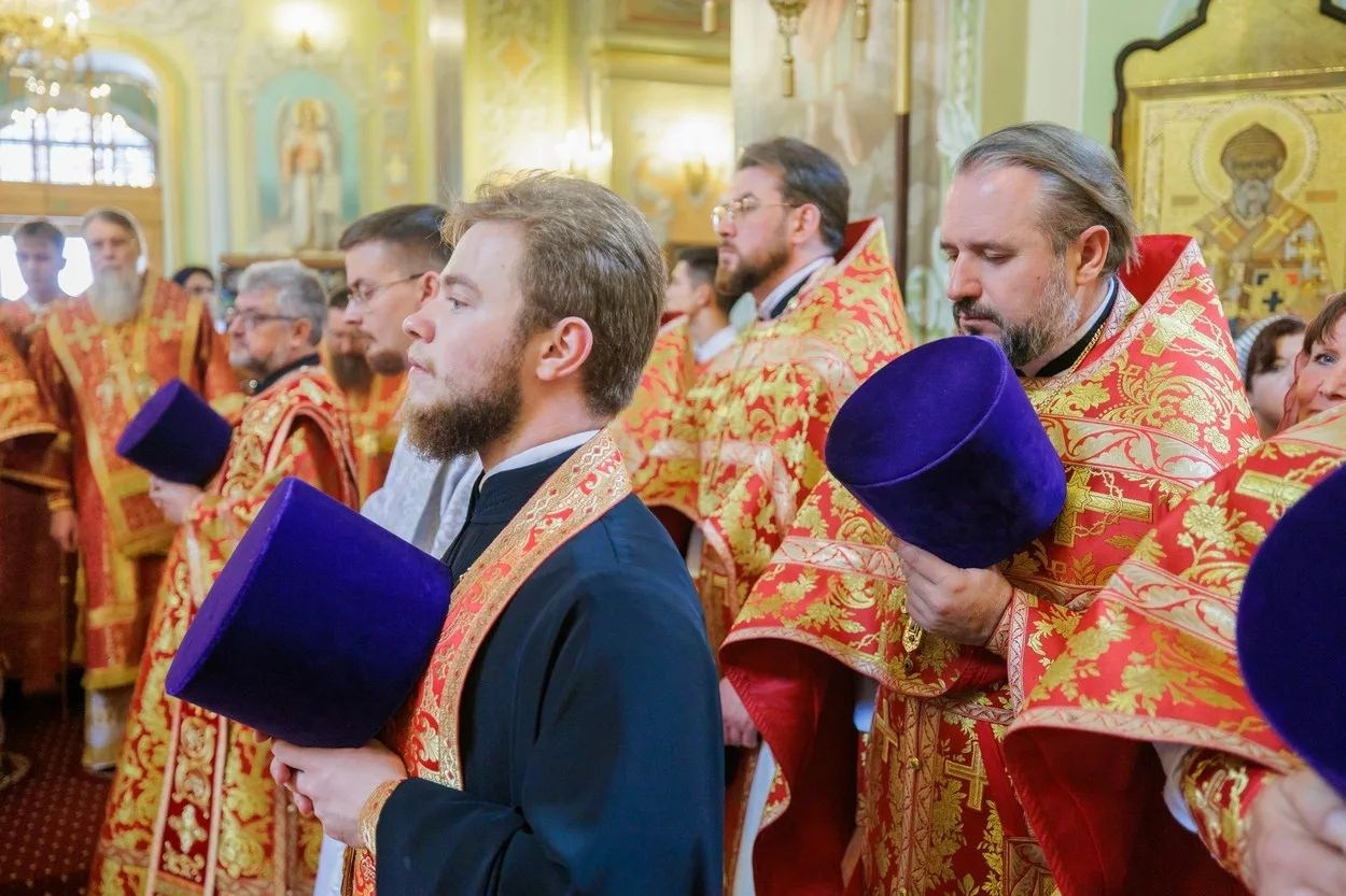 В ДЕНЬ ПРАЗДНОВАНИЯ СОБОРА САРАТОВСКИХ СВЯТЫХ В ПОКРОВСКОМ СОБОРЕ Г. САРАТОВА СОВЕРШЕНО АРХИЕРЕЙСКОЕ БОГОСЛУЖЕНИЕ. Георгиевское благочиние