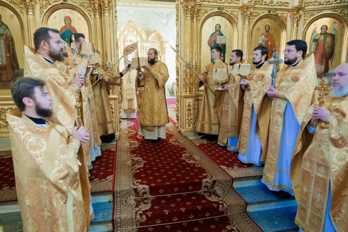 Архиерейское богослужение в Покровском соборе. Георгиевское благочиние