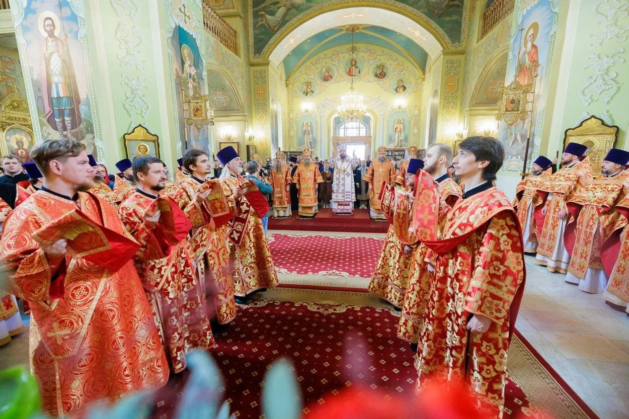 В ДЕНЬ ПРАЗДНОВАНИЯ СОБОРА САРАТОВСКИХ СВЯТЫХ В ПОКРОВСКОМ СОБОРЕ Г. САРАТОВА СОВЕРШЕНО АРХИЕРЕЙСКОЕ БОГОСЛУЖЕНИЕ. Георгиевское благочиние