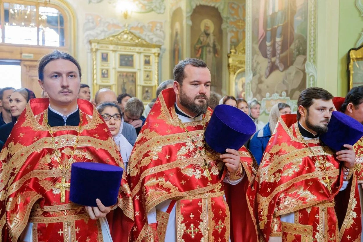 В ДЕНЬ ПРАЗДНОВАНИЯ СОБОРА САРАТОВСКИХ СВЯТЫХ В ПОКРОВСКОМ СОБОРЕ Г. САРАТОВА СОВЕРШЕНО АРХИЕРЕЙСКОЕ БОГОСЛУЖЕНИЕ. Георгиевское благочиние