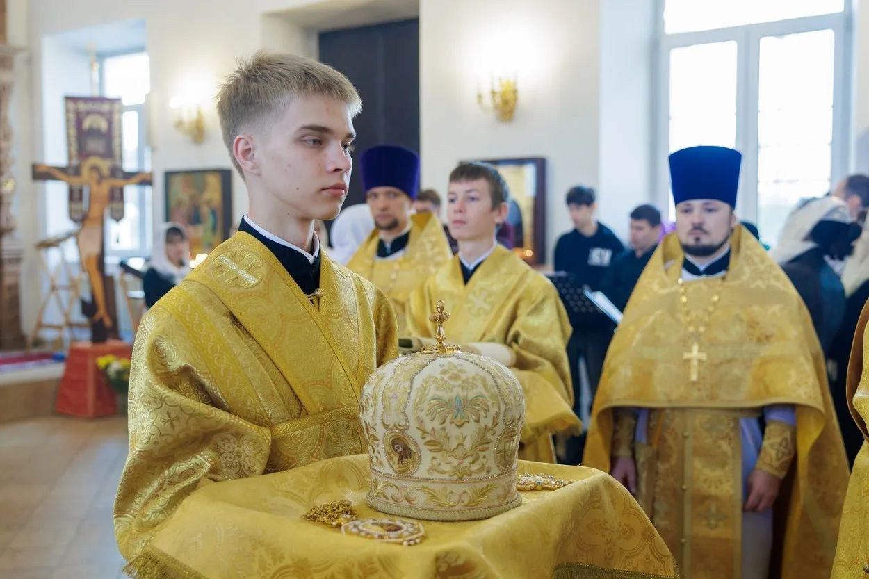 Митрополит Игнатий совершил Божественную литургию в храме новомучеников и исповедников Саратовских. Георгиевское благочиние