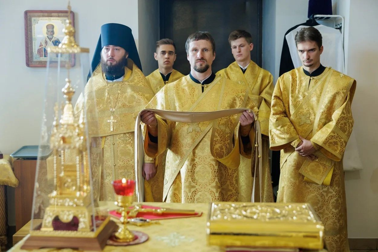 Митрополит Игнатий совершил Божественную литургию в храме новомучеников и исповедников Саратовских. Георгиевское благочиние