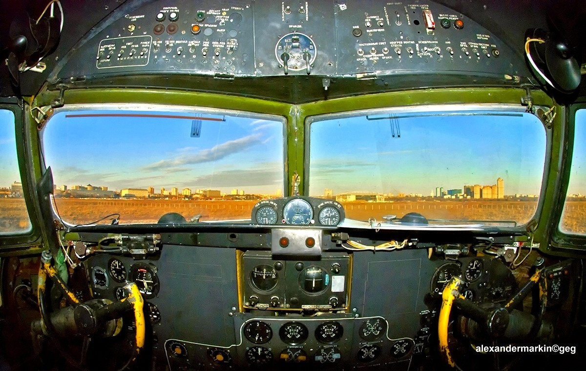 Ил-14Т «Голубая Мечта». Фотоальбом показывающий увлекательный мир авиации и мир медведей Андрея Иванова