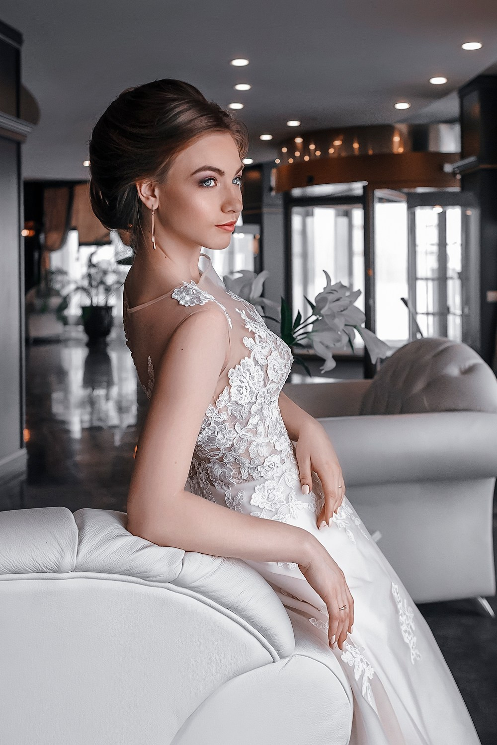 Невеста в отеле - свадебная фотосессия