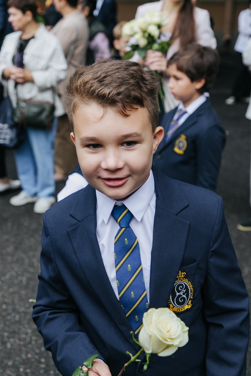 Школьники 1 сентября, линейка. Фотограф крещение венчание в Петербурге! Помогает подобрать храм и посоветовал душевного батюшку в СПб