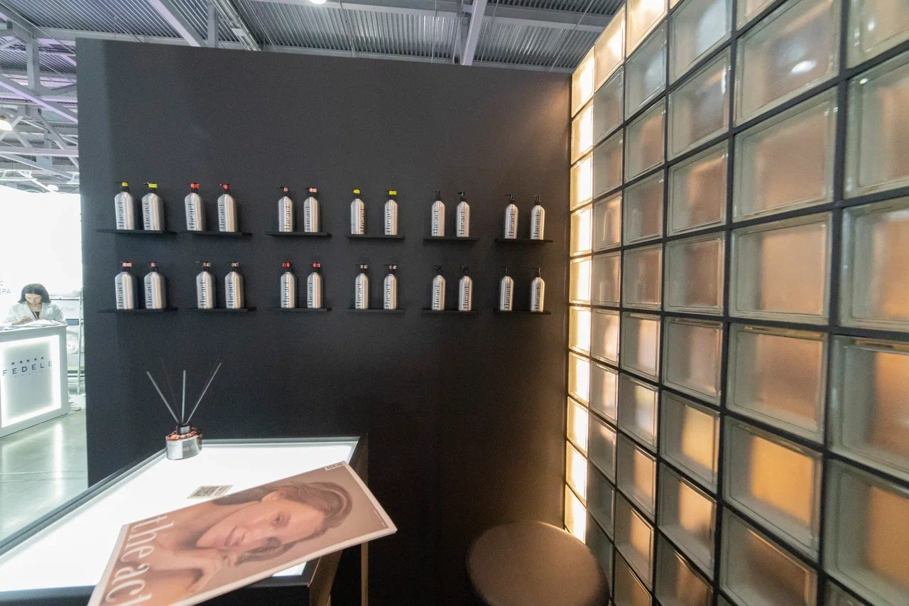 Выставочные стенды. Профессиональный портретный фотограф в Москве Владимир Глаголев