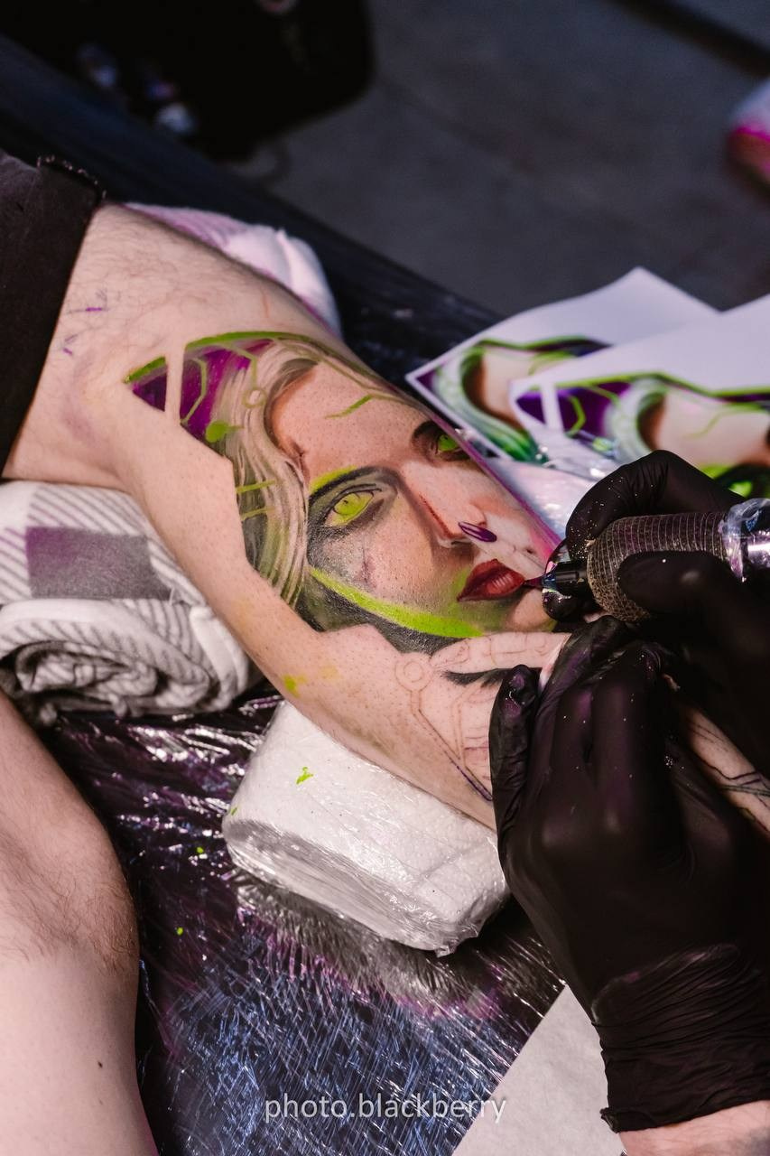 Tattoo journey. Люблю снимать не только эмоции людей, но и автомобили.Живу в Челябинске, ну и конечно как же без путешествий по городам