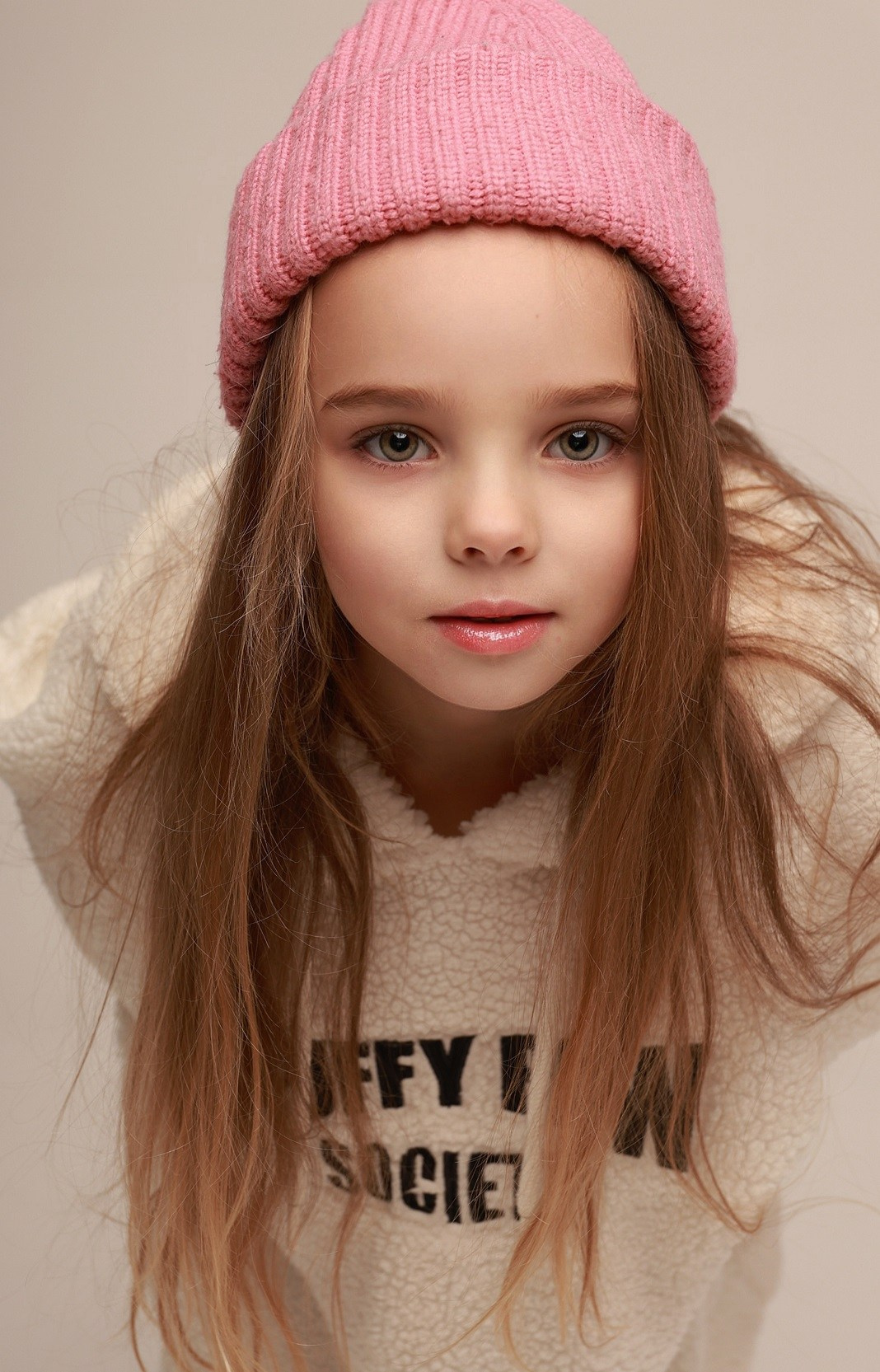 Соня Володина. Съёмка одежды для маркетплейсов и брендов Morozova Production