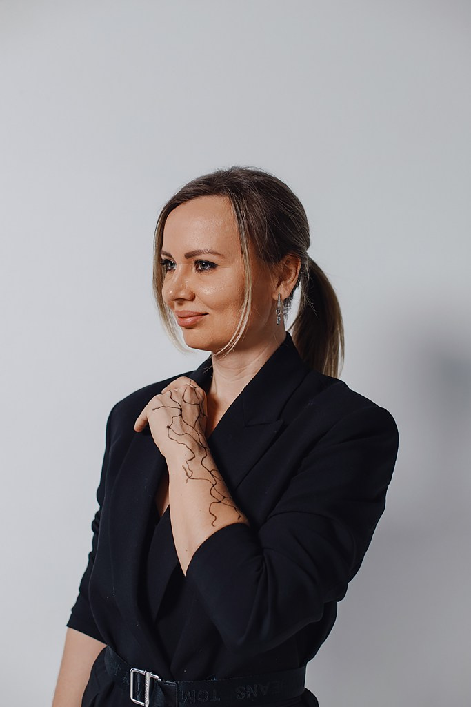 Контентная фотосессия для инструктора по нейрографике и эстетического коуча. Контентный фотограф в Перми Натали Кытманова