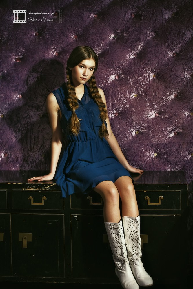 Фотосессия девушки в ночном клубе 00-001. Полина Звягинцева. Фотограф в Нижнем Новгороде Вадим Ефремов.