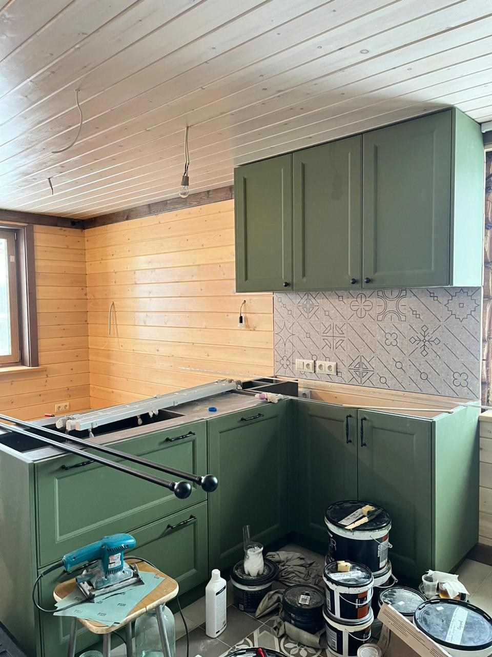 Фото с монтажа |Мебель на заказа: кухни, шкафы и т.д. в Томске. ГУДРУМ — Мебель на заказ в Томске | Кухни | Шкафы | Стулья и Столы