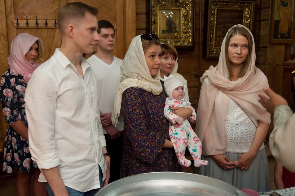 Крещение Церковь Иконы Божией Матери Казанской. Вырица. Фотограф на крещение в Санкт Петербурге