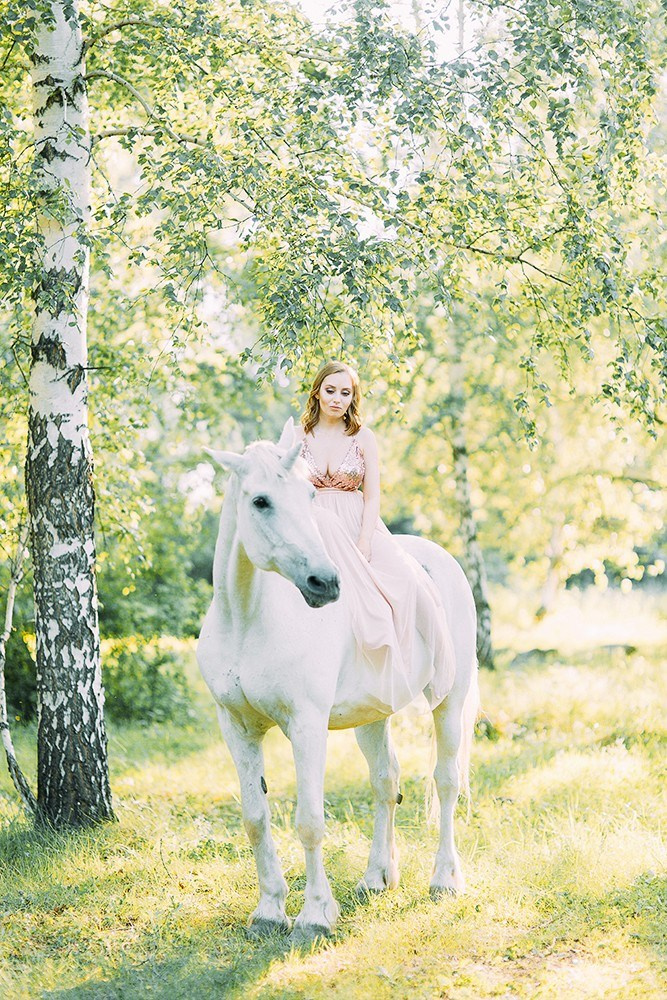 Предсвадебная стилизованная съемка с единорогом