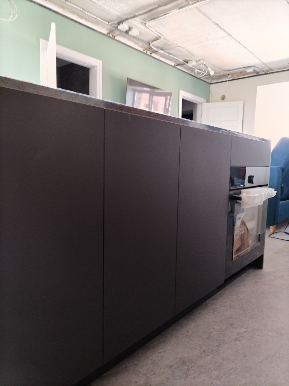 Фото с монтажа |Мебель на заказа: кухни, шкафы и т.д. в Томске. ГУДРУМ — Мебель на заказ в Томске | Кухни | Шкафы | Стулья и Столы