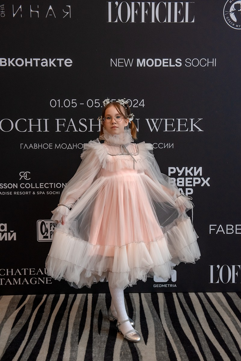 SochiFashionWeek2024 дизайнер Анохина. Семейный и коммерческий фотограф в Сочи Александр Бодунов