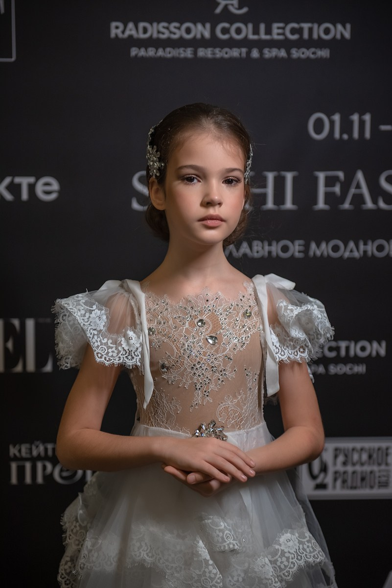 SochiFashionWeek2024 дизайнер Анохина Светлана. Семейный и коммерческий фотограф в Сочи Александр Бодунов