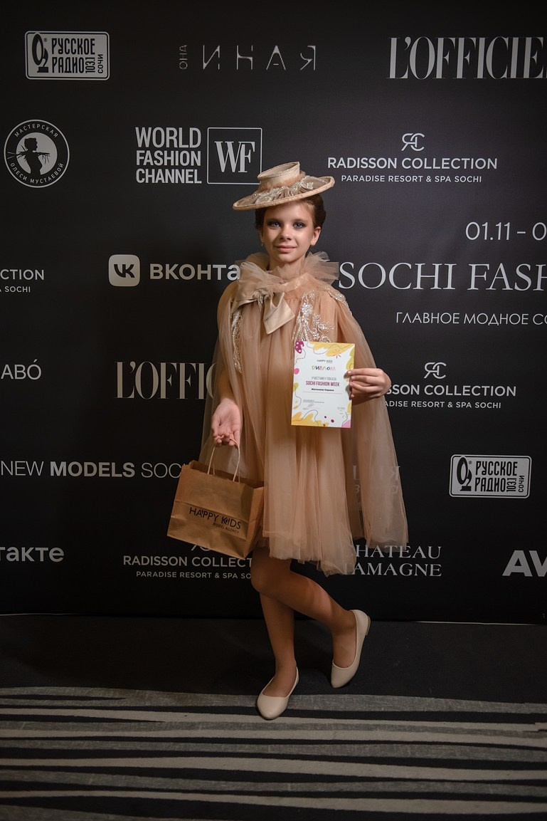 SochiFashionWeek2024 дизайнер Анохина Светлана. Семейный и коммерческий фотограф в Сочи Александр Бодунов