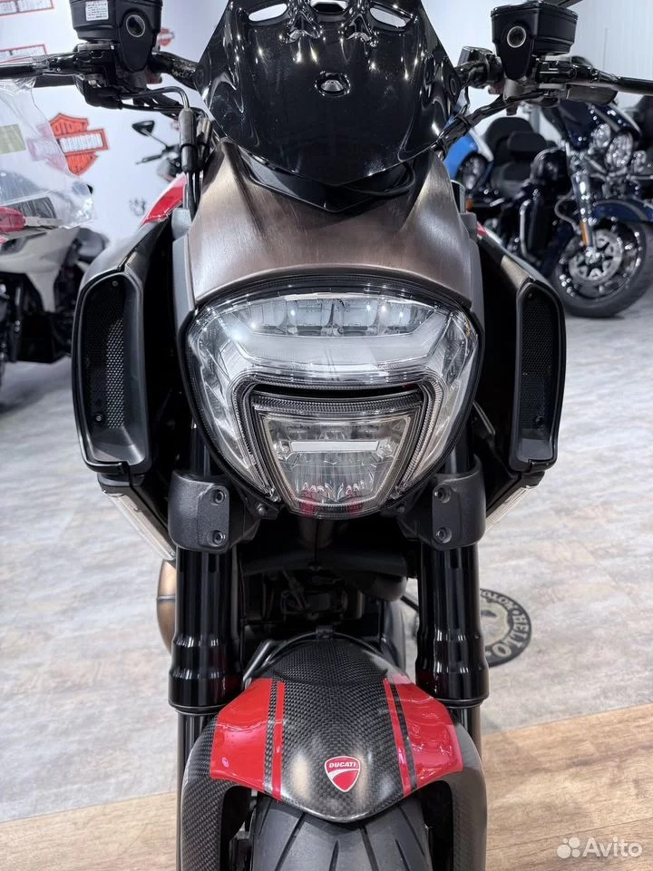 Купить 2015 Ducati Diavel Red Carbon — подробнее на сайте. Hello Davidson, Москва. Только хорошие мотоциклы…