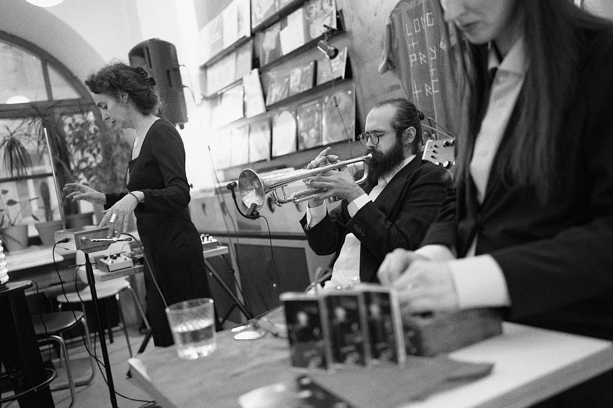 Поющие Камни в MMOMA Cafe. Иван Кобяков