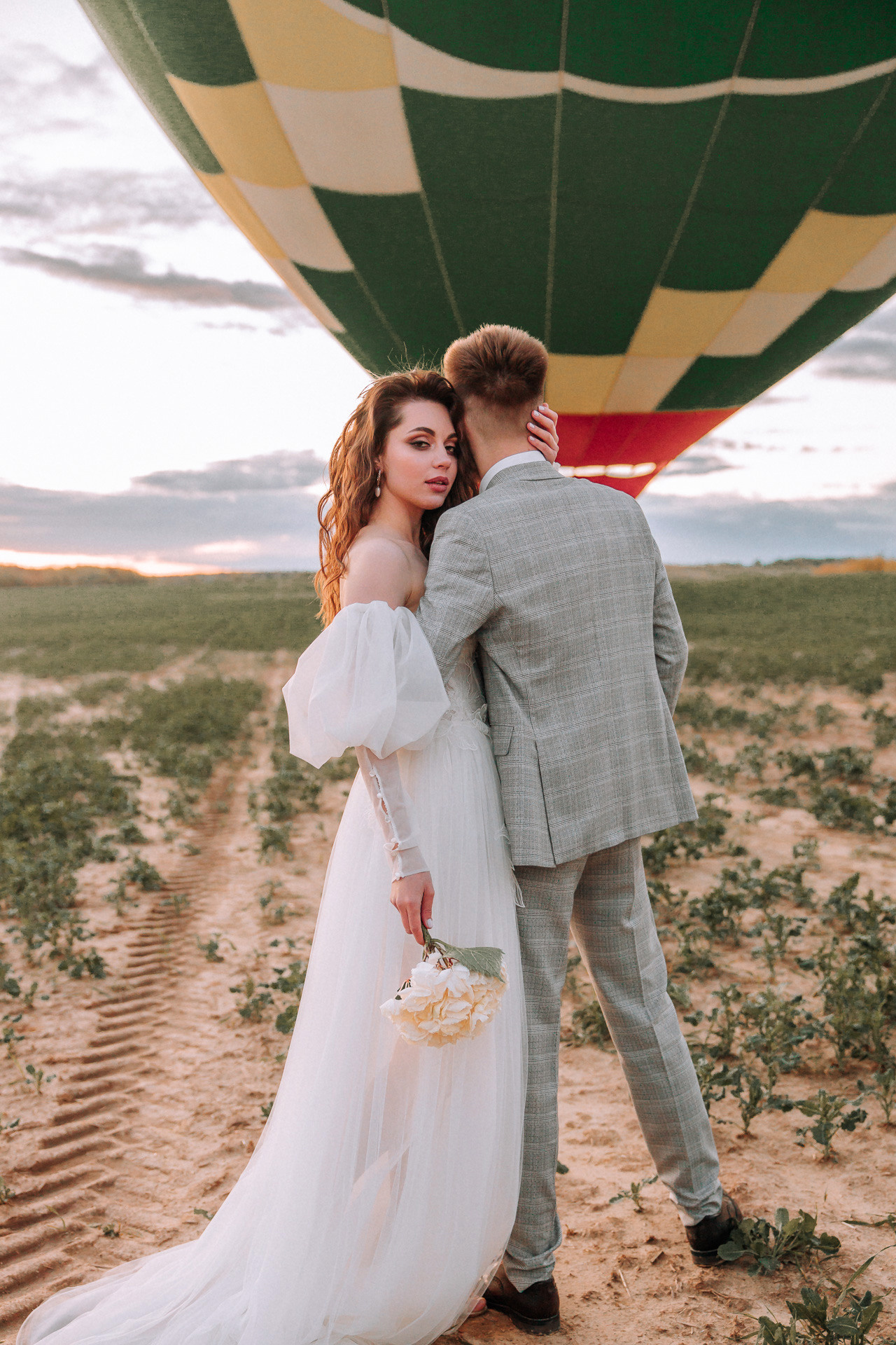 Вдвоем на шаре. Свадебный фотограф Минск РБ