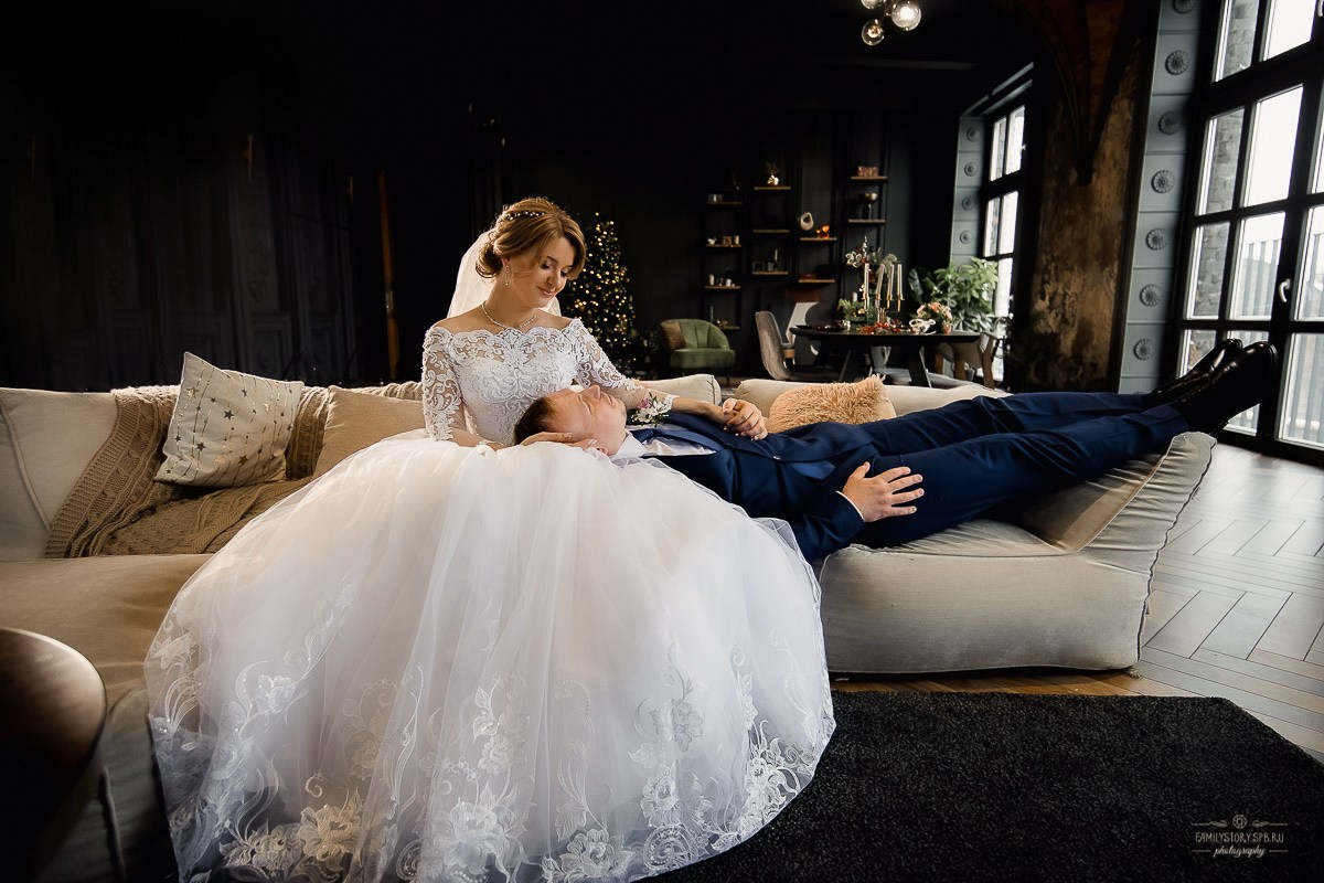 Свадебная фотосессия в интерьере: уют, фактура и свет как у старых мастеров. Свадебный фотограф — Санкт-Петербург (СПб) Питер