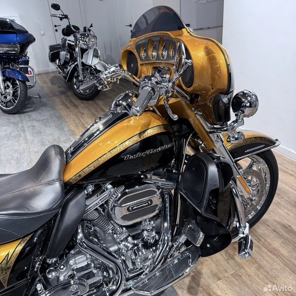 Купить Harley-Davidson CVO Limited Electra Glide 110 (Gold Rush) (Touring) — подробнее на сайте. Hello Davidson, Москва. Только хорошие мотоциклы…