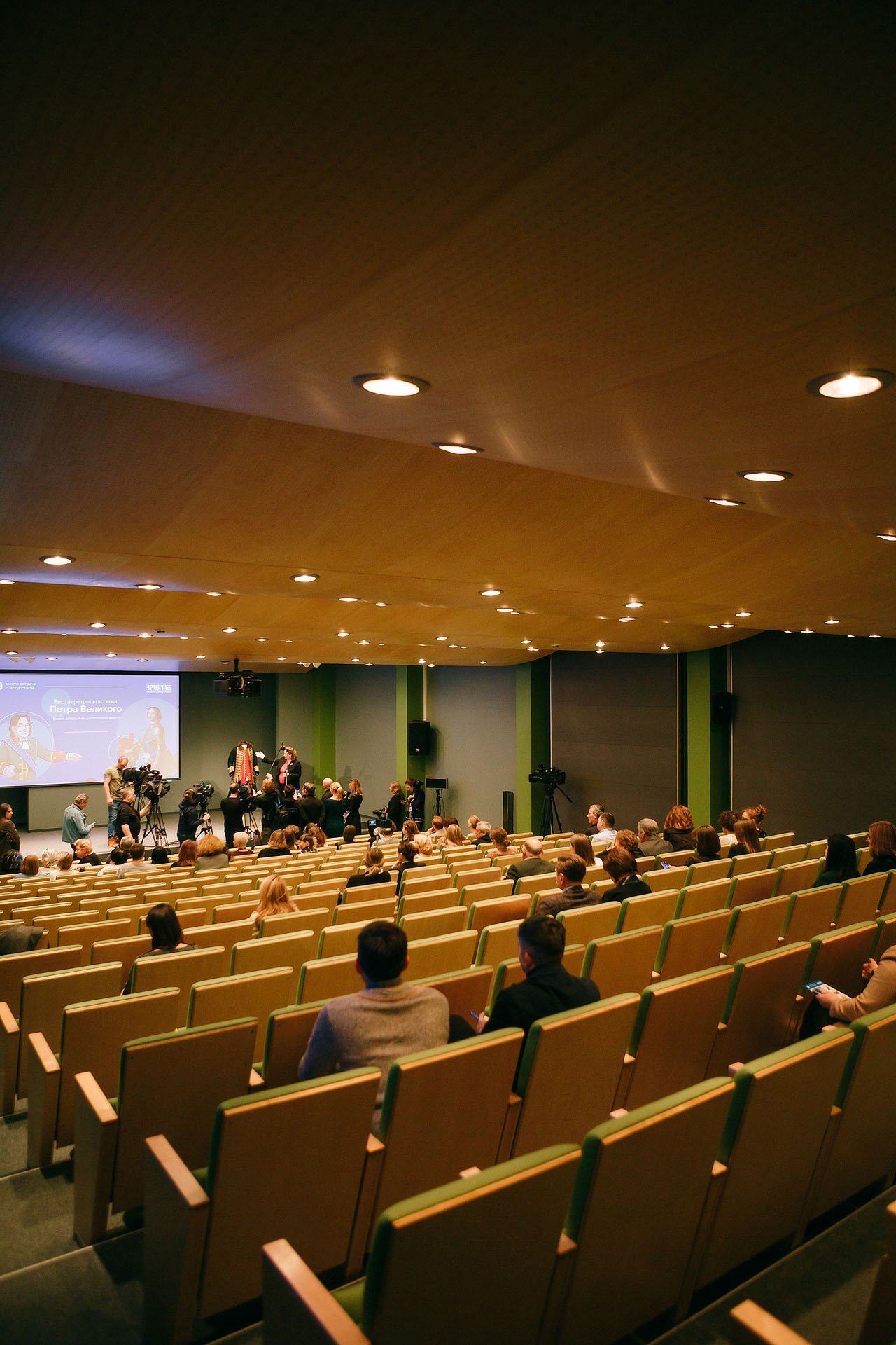 VK | Реставрация костюма Птера Великого. Андрей Цветков — репортажный, свадебный и портретный фотограф в Санкт-Петербурге