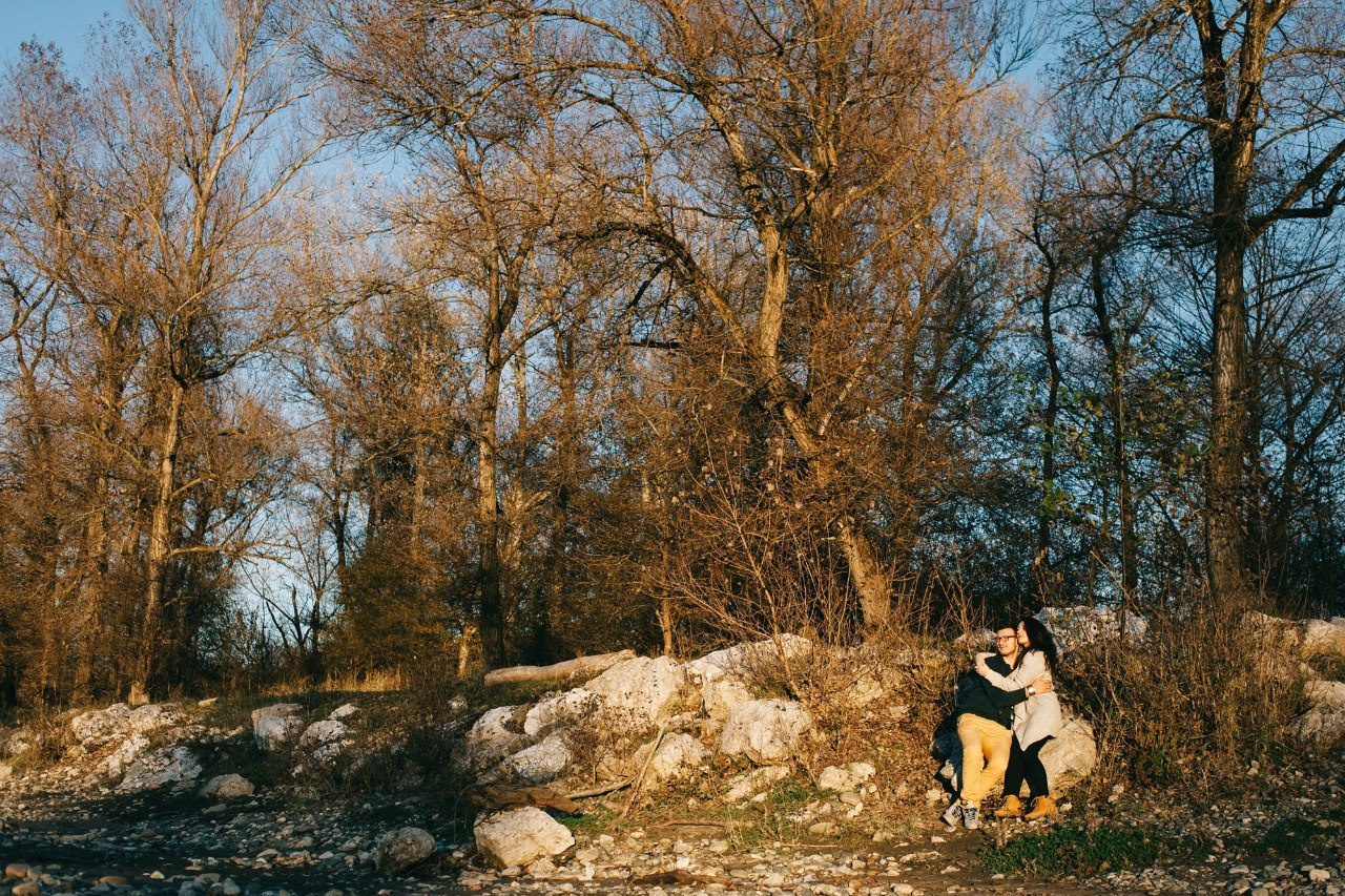 Фотосессия пары на берегу реки. Семейный и свадебный фотограф в Майкопе Михаил Мартиросян