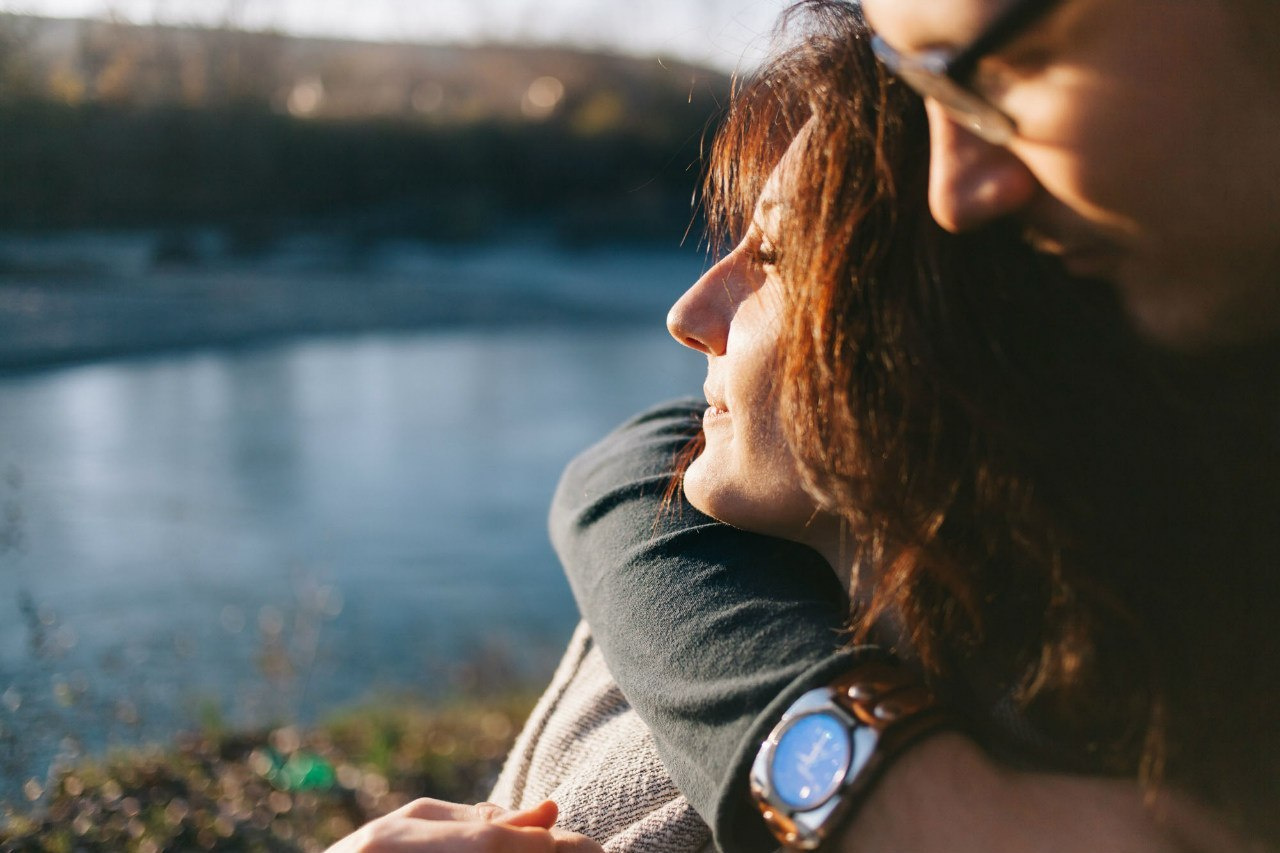 Фотосессия пары на берегу реки. Семейный и свадебный фотограф в Майкопе Михаил Мартиросян