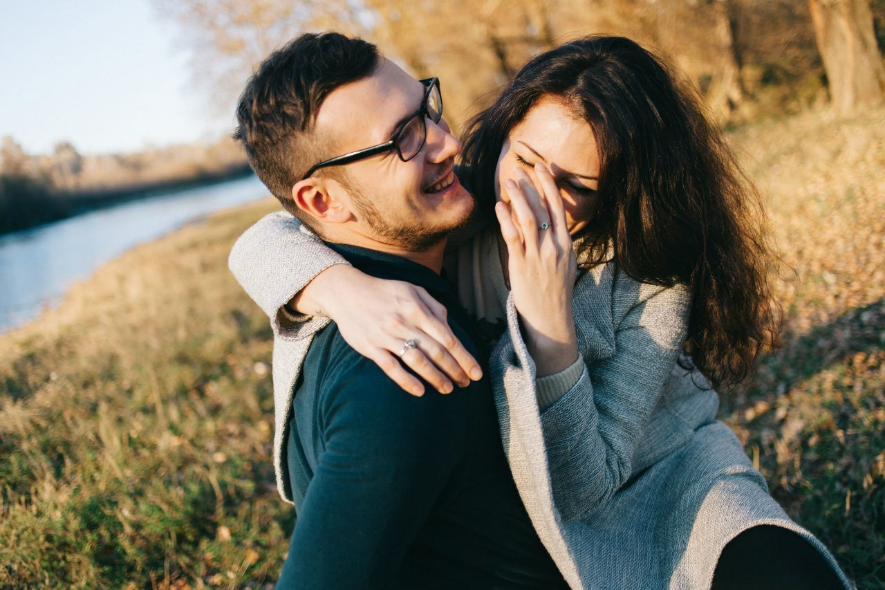 Фотосессия пары на берегу реки. Семейный и свадебный фотограф в Майкопе Михаил Мартиросян