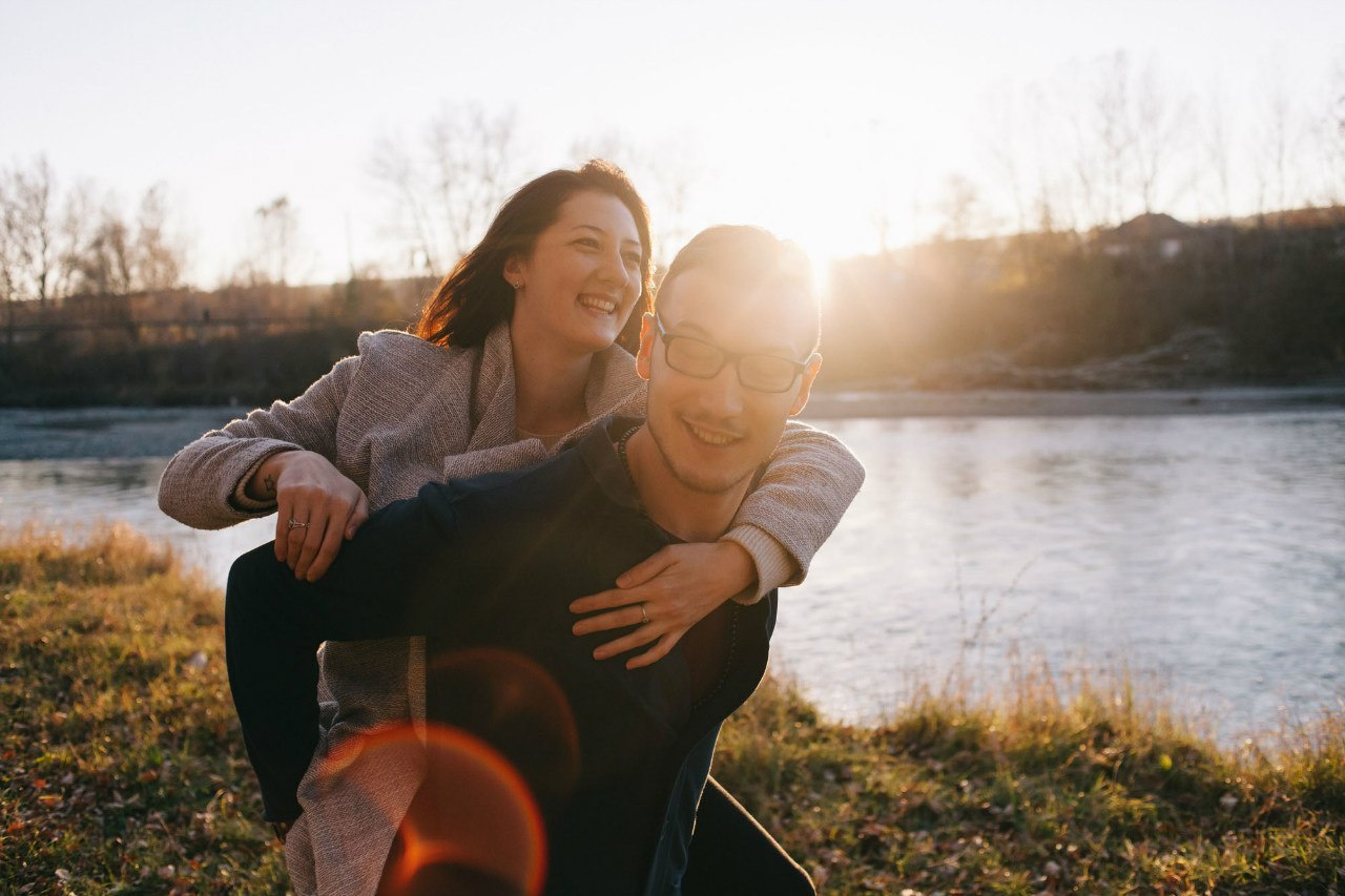 Фотосессия пары на берегу реки. Семейный и свадебный фотограф в Майкопе Михаил Мартиросян