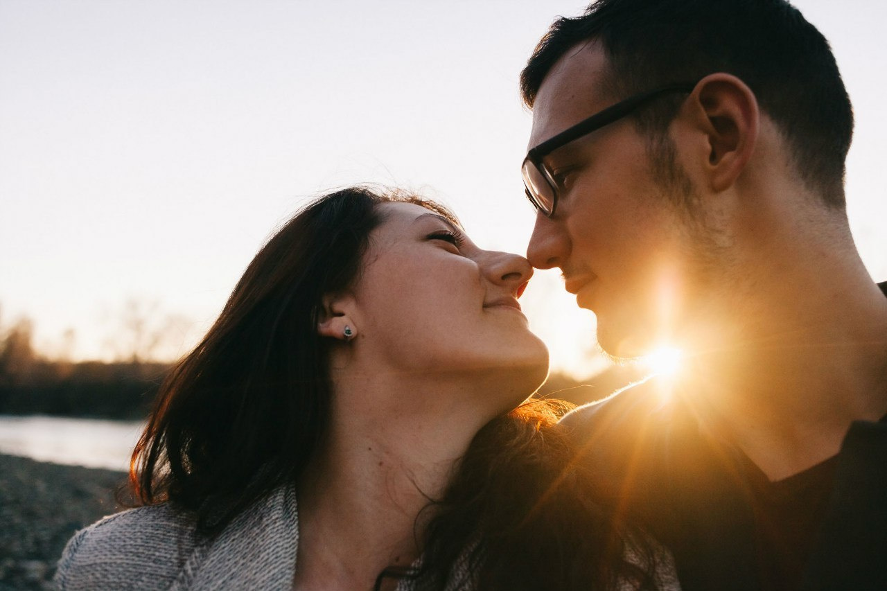 Фотосессия пары на берегу реки. Семейный и свадебный фотограф в Майкопе Михаил Мартиросян