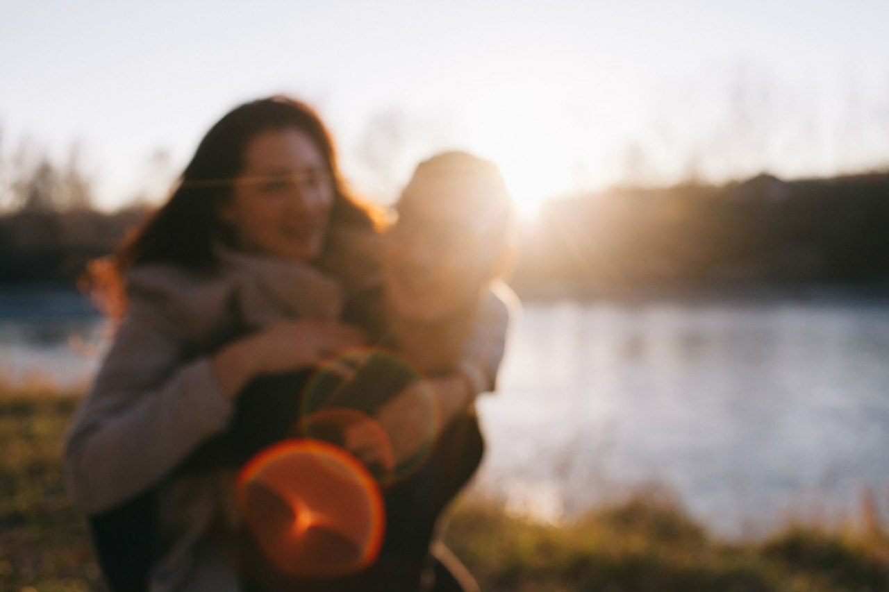 Фотосессия пары на берегу реки. Семейный и свадебный фотограф в Майкопе Михаил Мартиросян