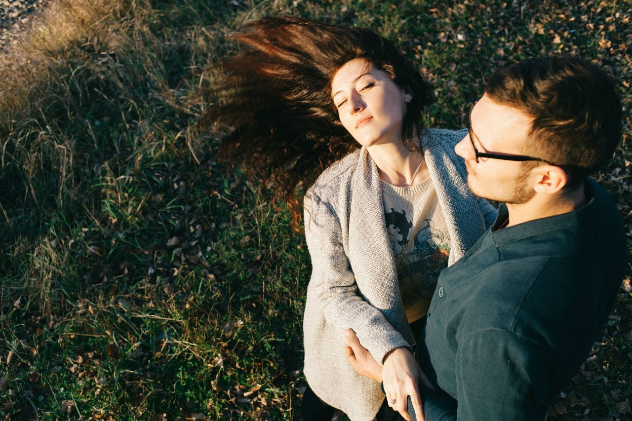 Фотосессия пары на берегу реки. Семейный и свадебный фотограф в Майкопе Михаил Мартиросян