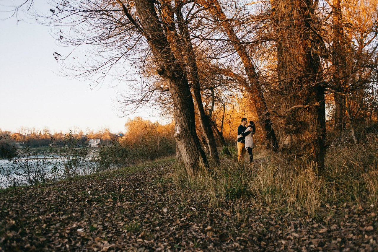 Фотосессия пары на берегу реки. Семейный и свадебный фотограф в Майкопе Михаил Мартиросян