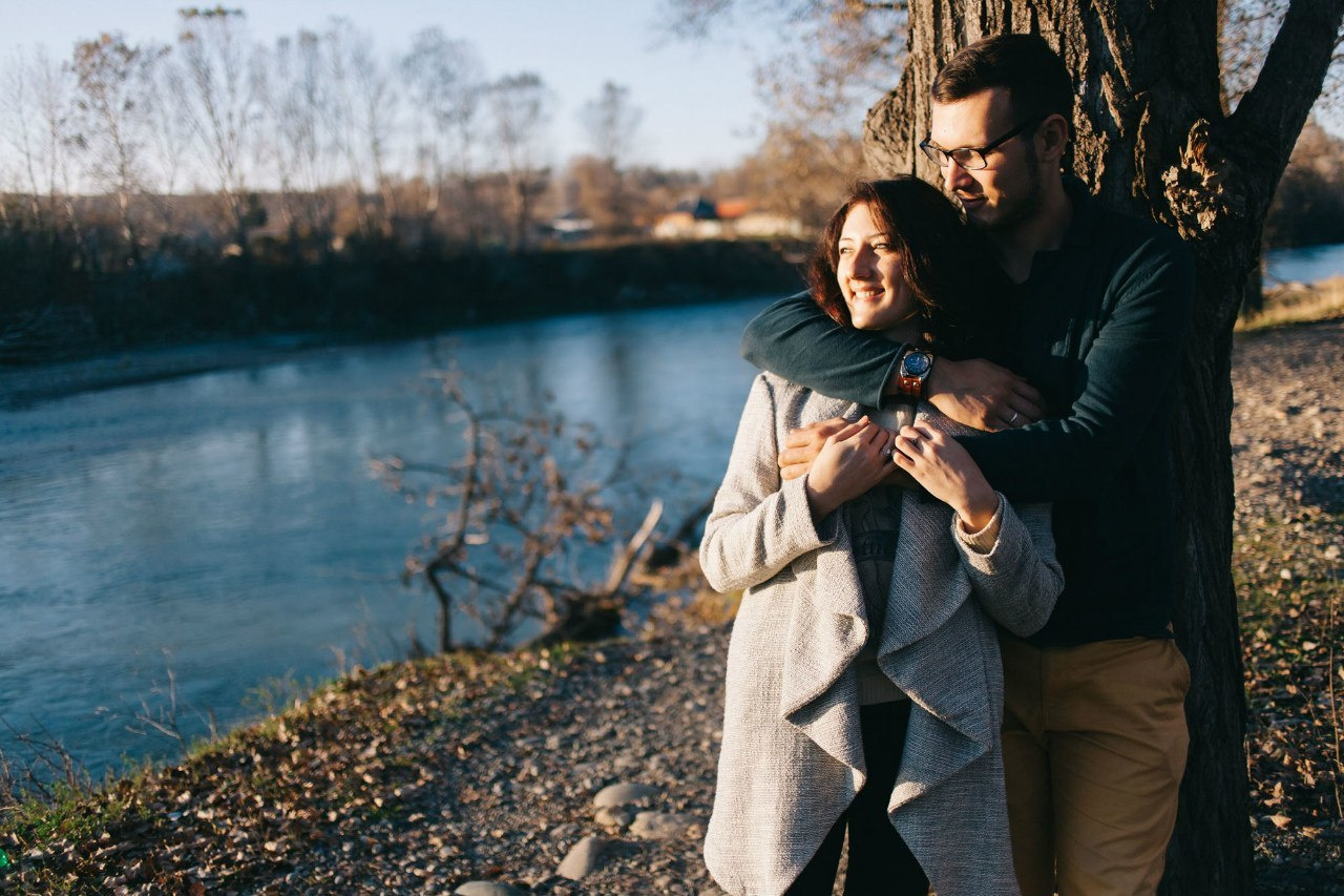 Фотосессия пары на берегу реки. Семейный и свадебный фотограф в Майкопе Михаил Мартиросян