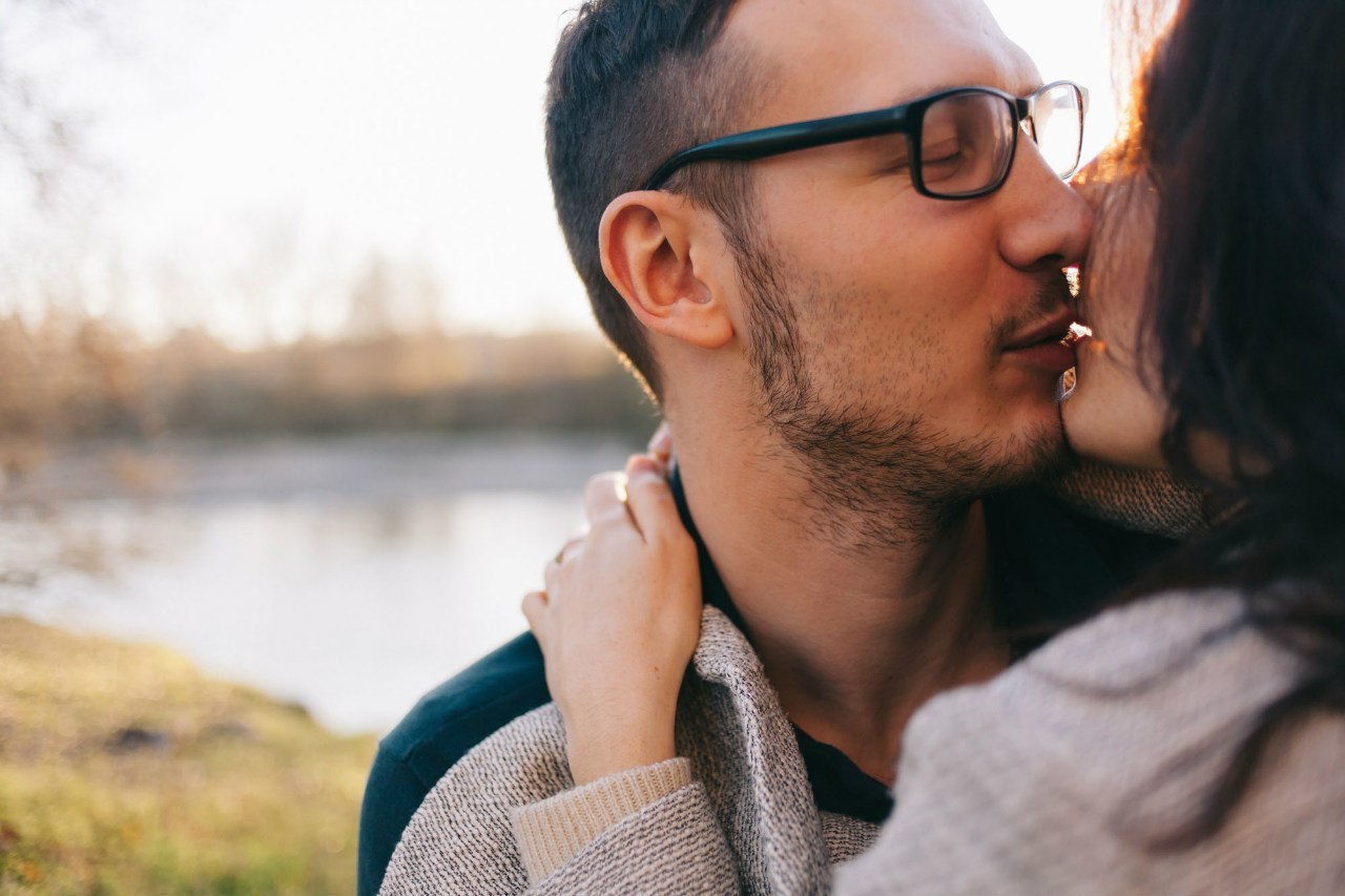 Фотосессия пары на берегу реки. Семейный и свадебный фотограф в Майкопе Михаил Мартиросян
