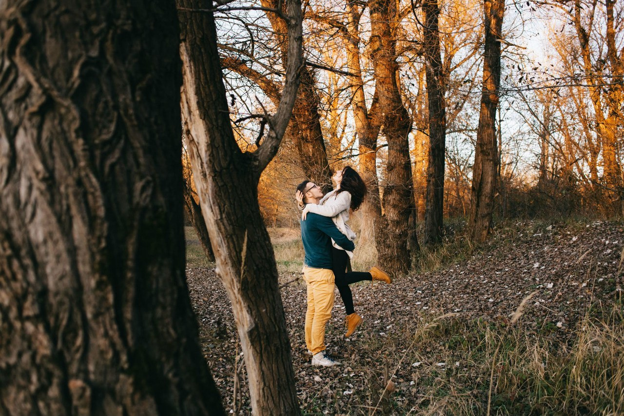 Фотосессия пары на берегу реки. Семейный и свадебный фотограф в Майкопе Михаил Мартиросян