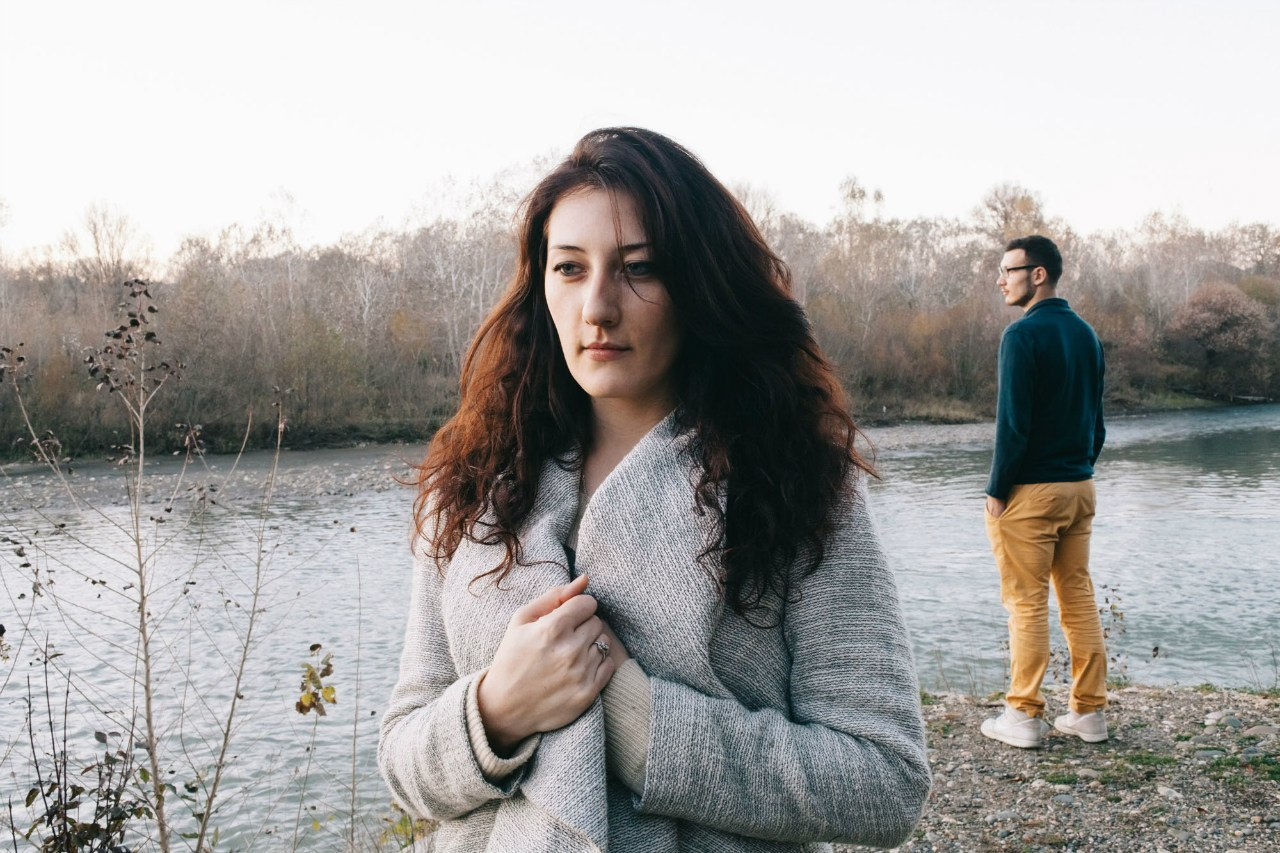 Фотосессия пары на берегу реки. Семейный и свадебный фотограф в Майкопе Михаил Мартиросян