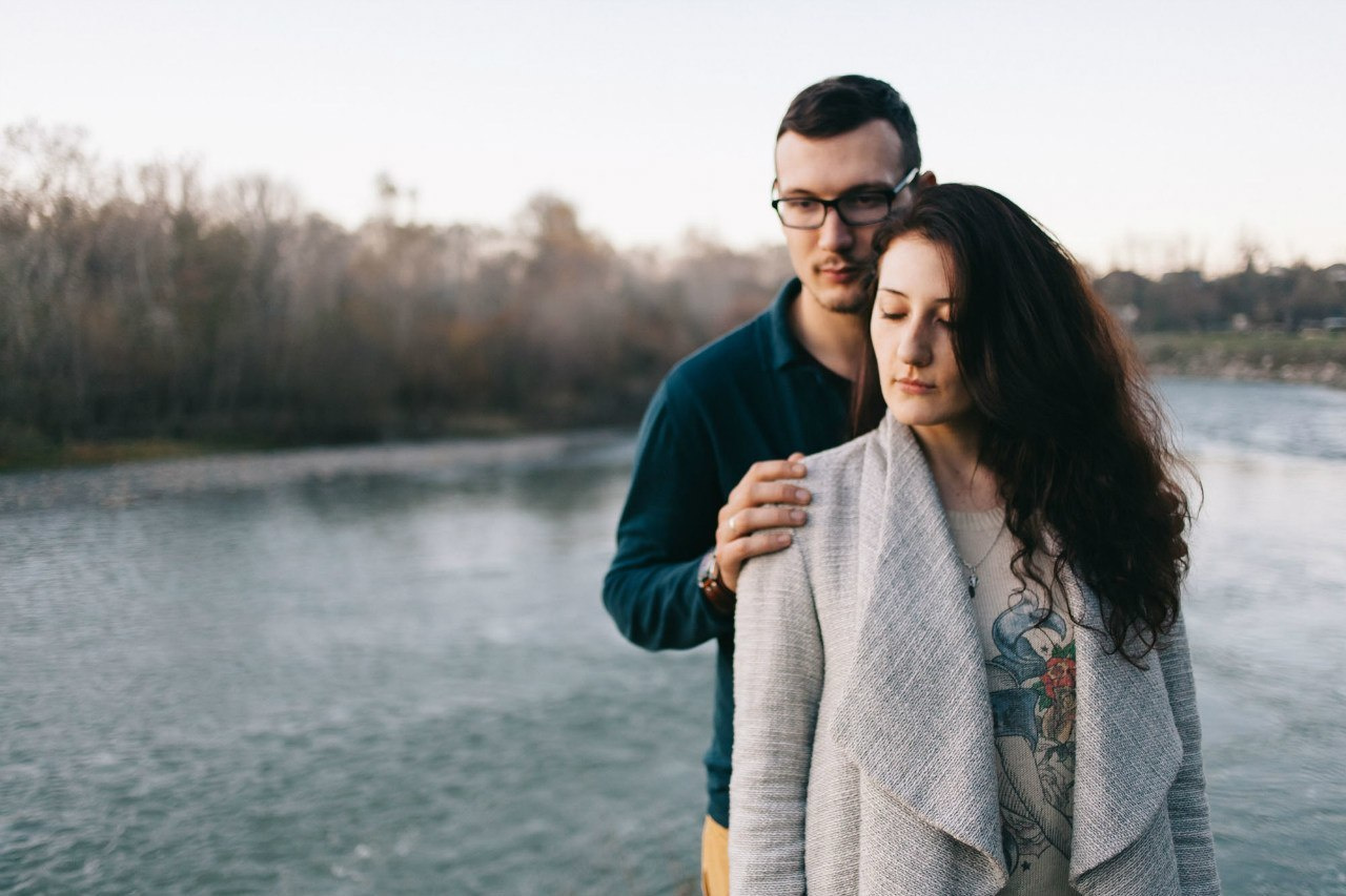 Фотосессия пары на берегу реки. Семейный и свадебный фотограф в Майкопе Михаил Мартиросян