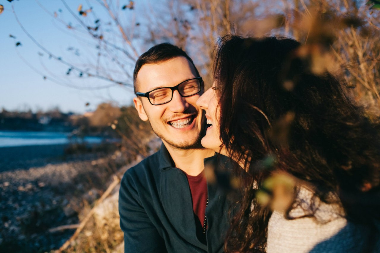 Фотосессия пары на берегу реки. Семейный и свадебный фотограф в Майкопе Михаил Мартиросян
