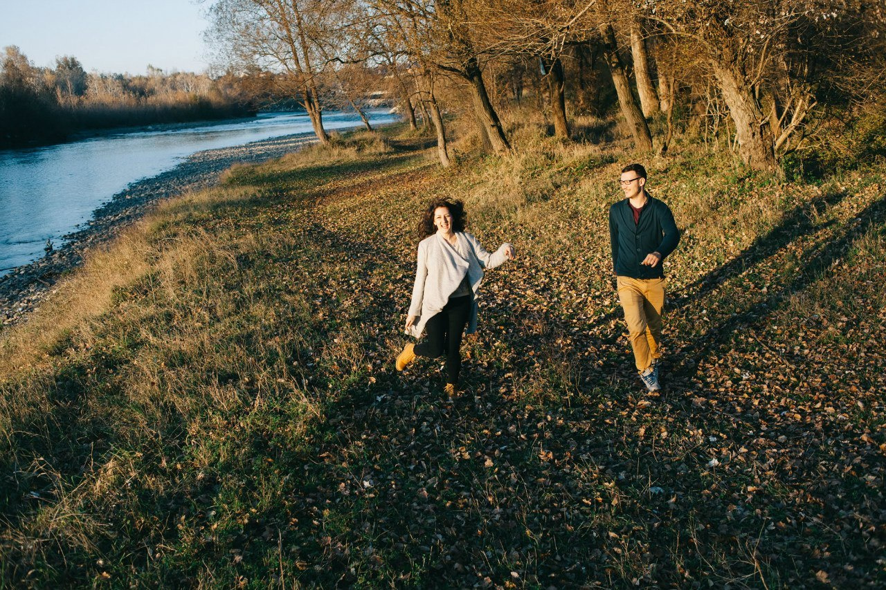 Фотосессия пары на берегу реки. Семейный и свадебный фотограф в Майкопе Михаил Мартиросян