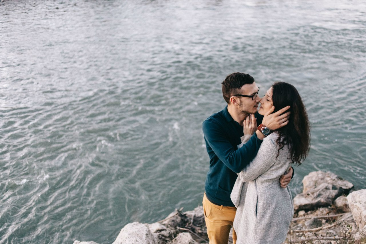 Фотосессия пары на берегу реки. Семейный и свадебный фотограф в Майкопе Михаил Мартиросян