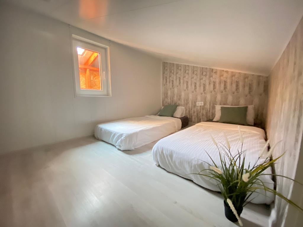 Квартира с мансардой и шикарным балконом! Вид на море и завораживающие закаты!. Квартиры посуточно, длительно в Сочи, LARA APART GROUP