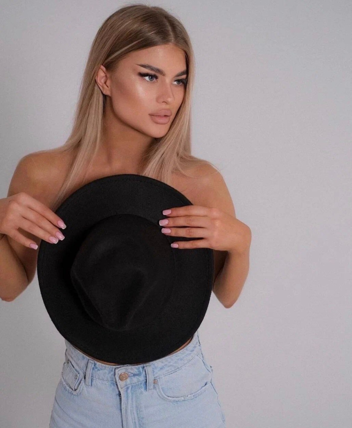 Анастасия К. 80/60/88 175. Главная